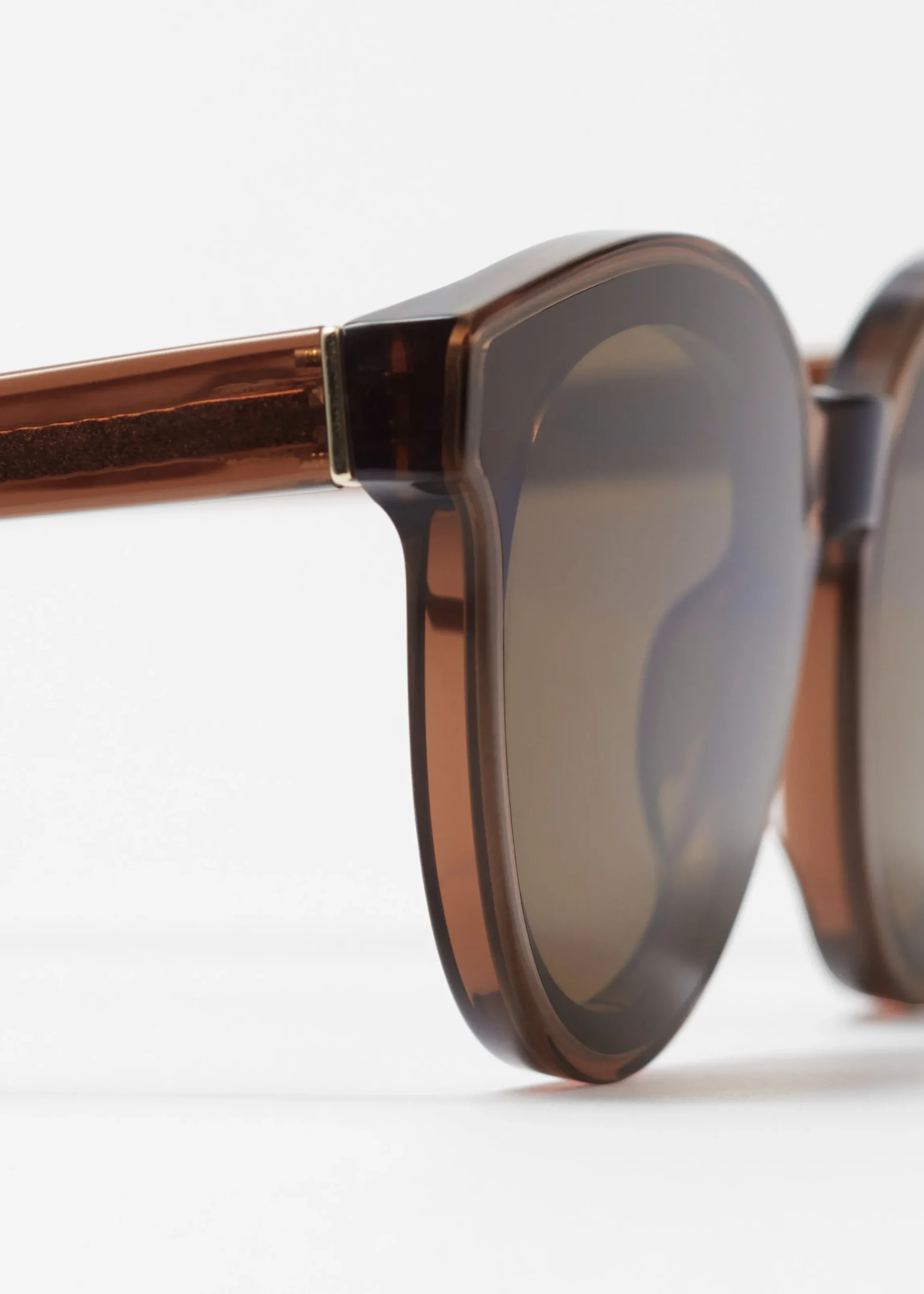 Abgerundete Sonnenbrille aus Acetat