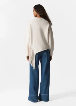 Asymmetrischer Pullover mit Fransen