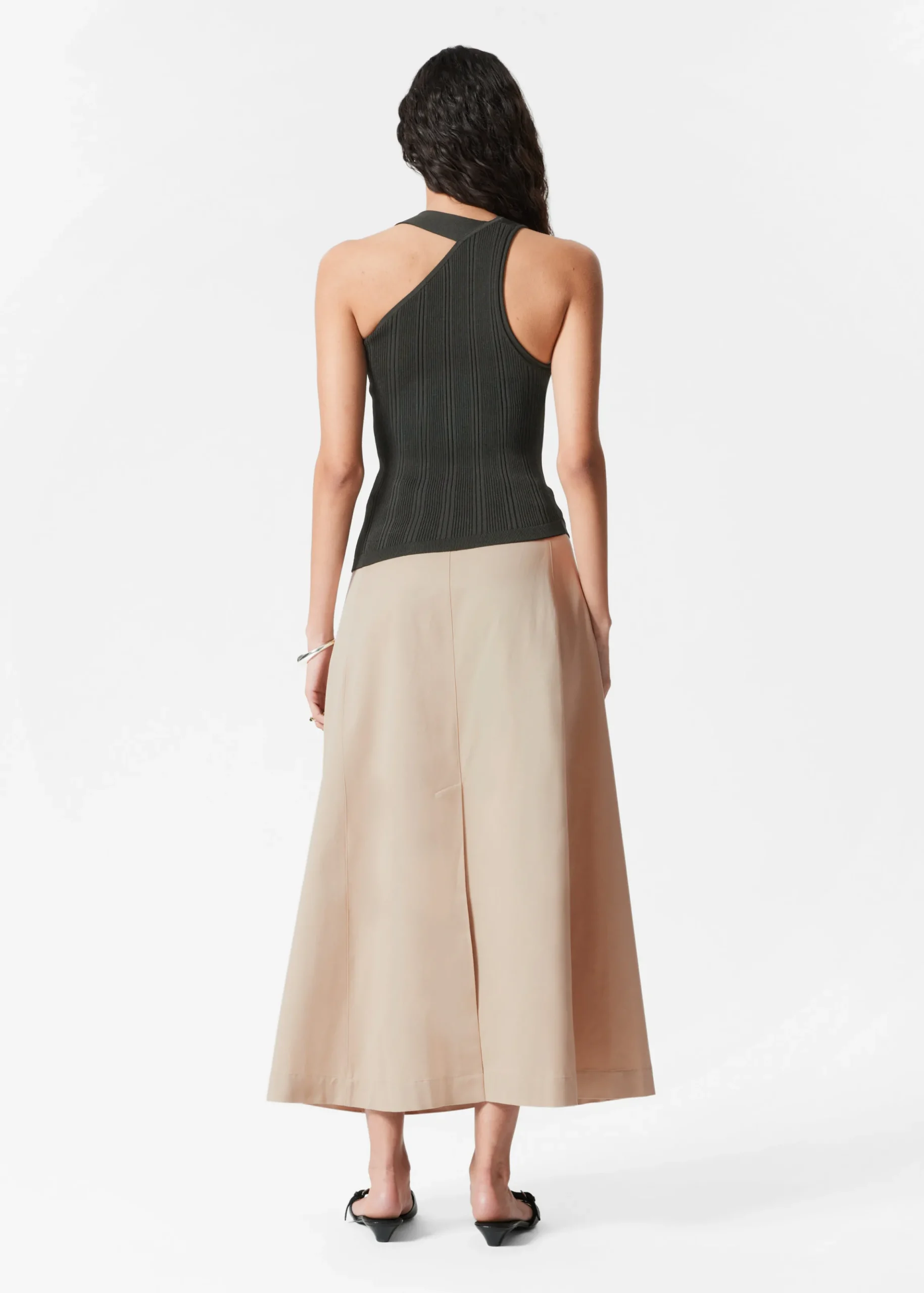 Asymmetrisches Rippstrickoberteil