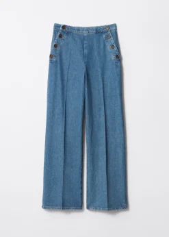 Ausgestellte Jeans mit Falten