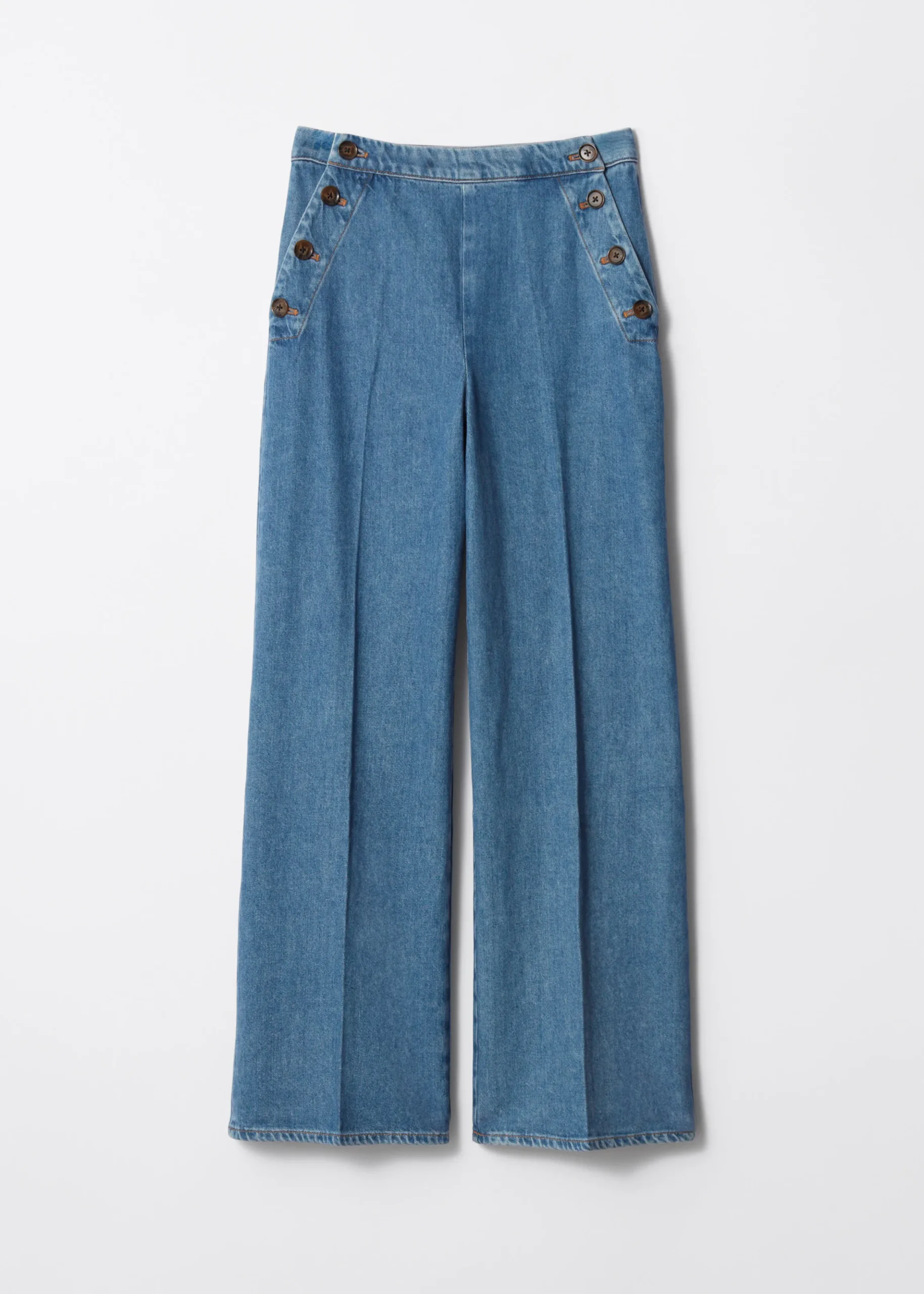 Ausgestellte Jeans mit Falten