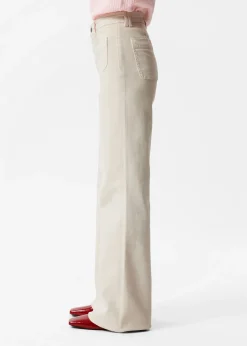 Ausgestellte Jeans mit hohem Bund