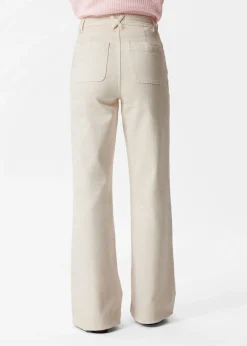 Ausgestellte Jeans mit hohem Bund
