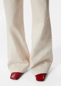 Ausgestellte Jeans mit hohem Bund