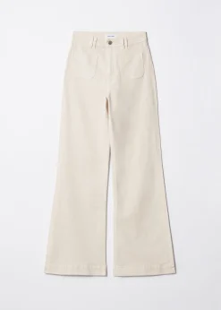 Ausgestellte Jeans mit hohem Bund