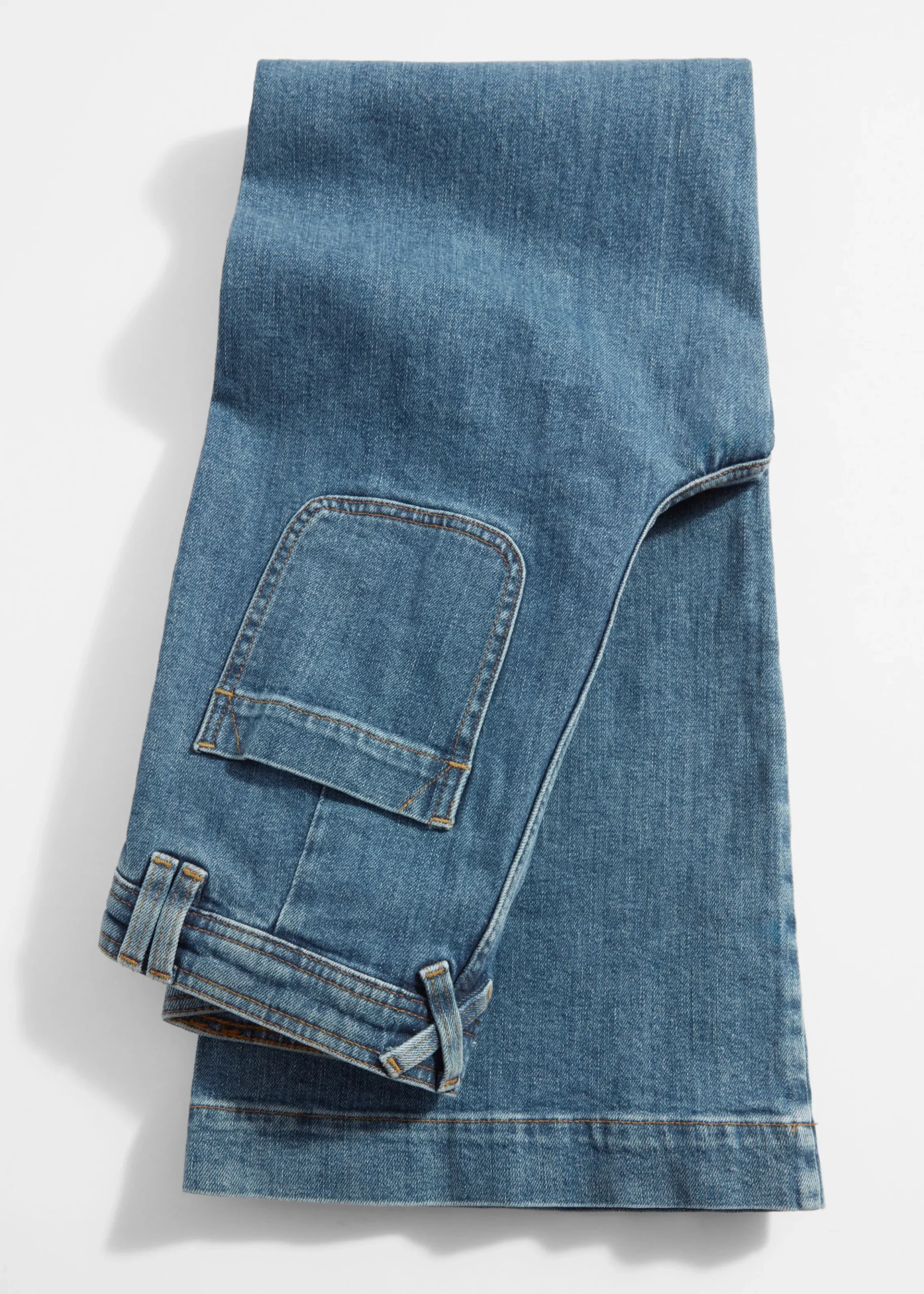 Ausgestellte Jeans mit hohem Bund