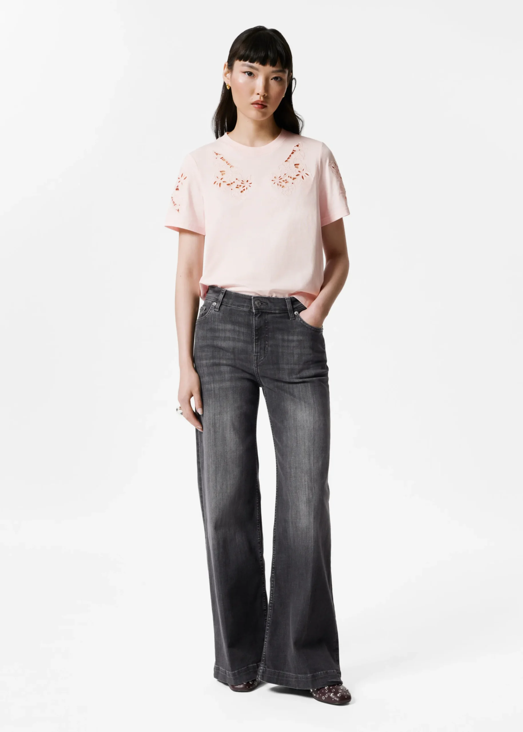 Ausgestellte Jeans mit hohem Bund