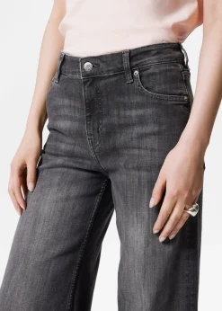 Ausgestellte Jeans mit hohem Bund