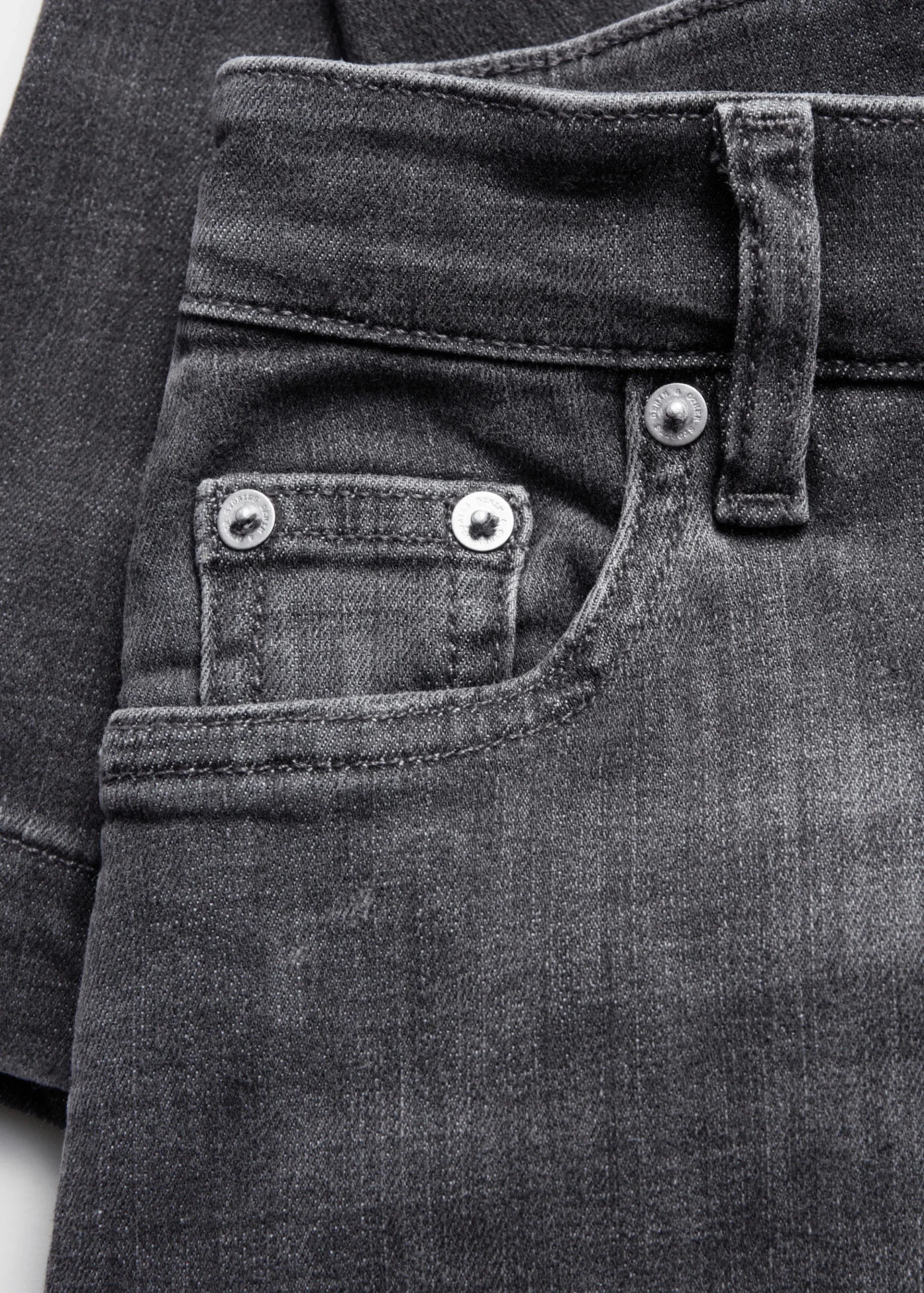 Ausgestellte Jeans mit hohem Bund