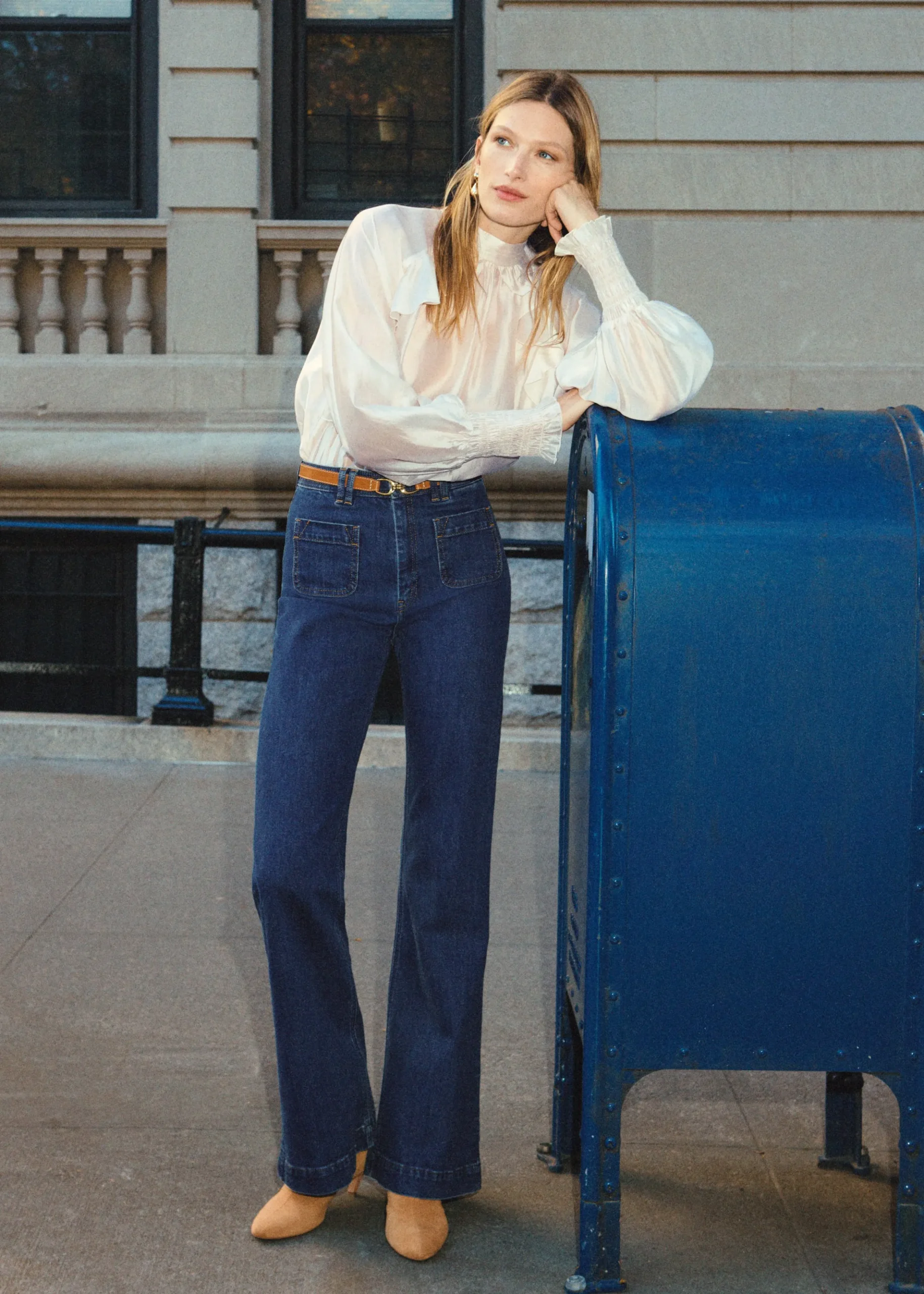 Ausgestellte Jeans mit hohem Bund