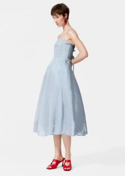 Ausgestelltes Midikleid