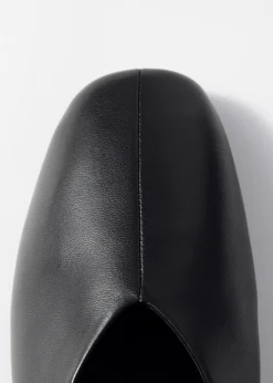 Ballerinas aus Leder mit Verzierungen