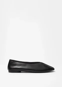 Ballerinas mit mandelförmiger Spitze