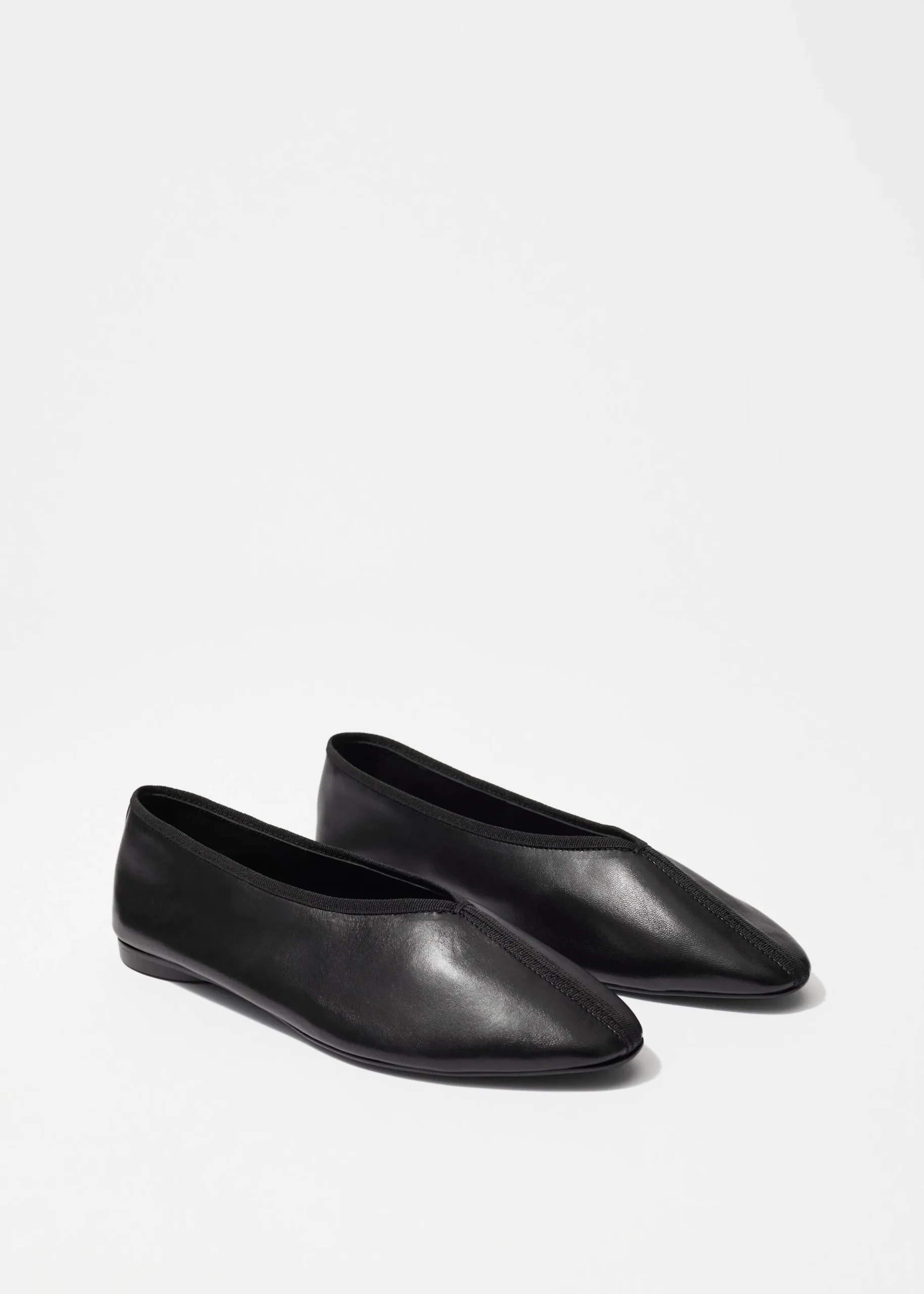 Ballerinas mit mandelförmiger Spitze