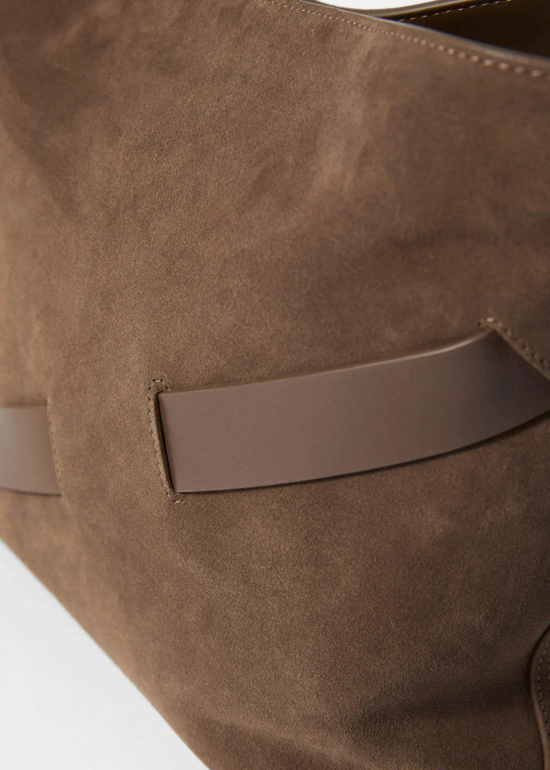 Beuteltasche aus Veloursleder