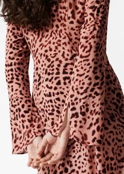 Bluse mit Rüschen und V-Ausschnitt