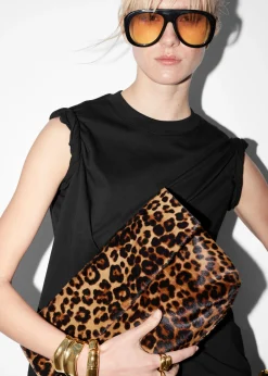 Clutch aus Leder mit Leopardenmuster
