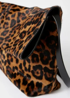 Clutch aus Leder mit Leopardenmuster
