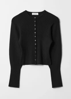 Eng anliegende Rippstrickjacke