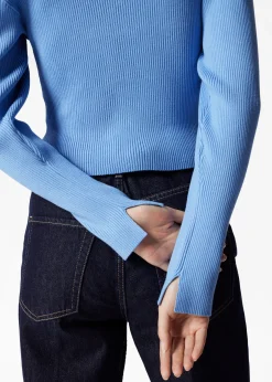 Eng anliegende Rippstrickjacke
