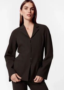 Eng anliegender Blazer