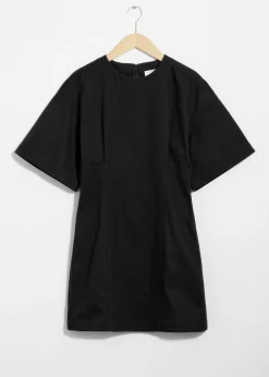 Figurbetontes Minikleid mit kurzen Ärmeln