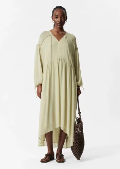 Fließendes Maxikleid