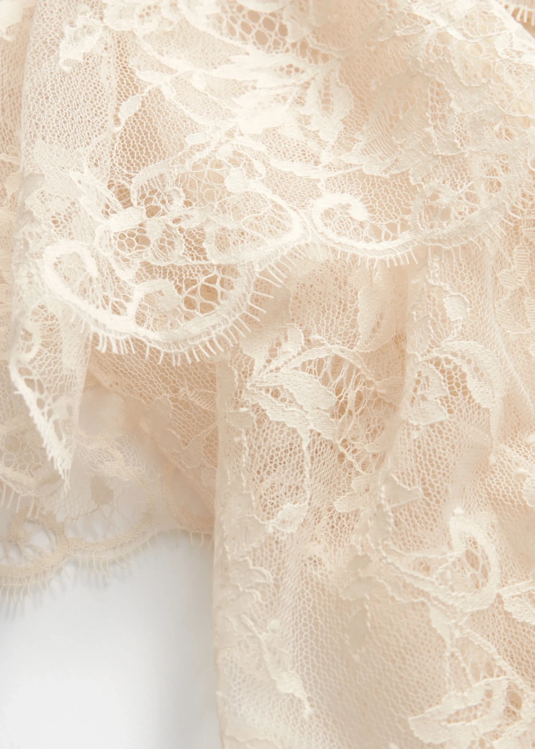 Gerüschtes Maxikleid mit Spitze