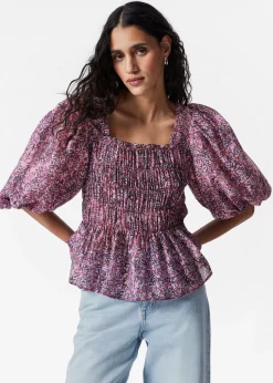 Gesmokte Bluse mit Puffärmeln