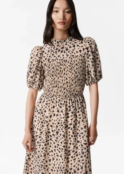 Gesmoktes Midikleid mit Puffärmeln
