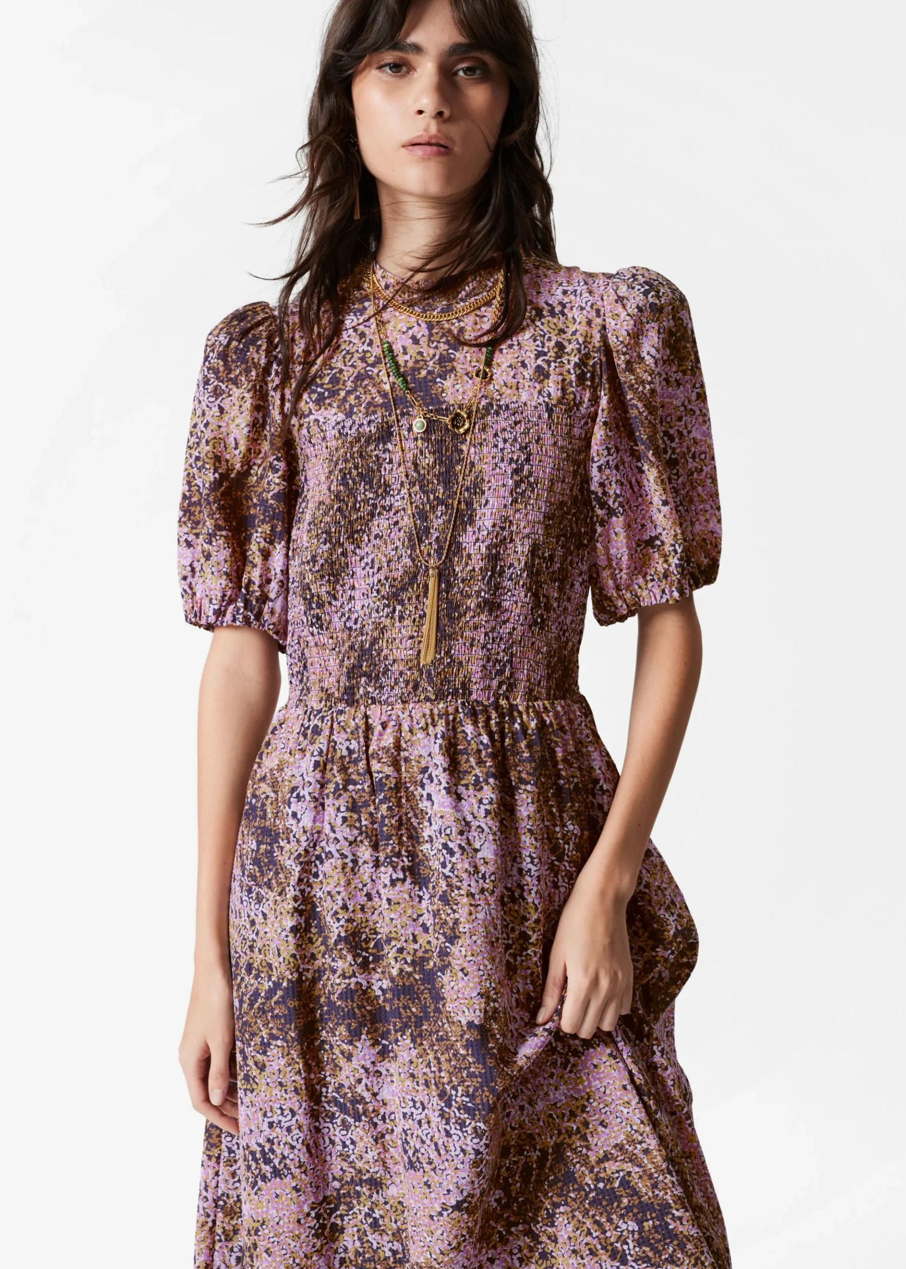 Gesmoktes Midikleid mit Puffärmeln