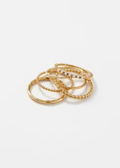 Goldfarbene Ringe im Set