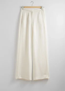 Hose mit hohem Bund und geradem Bein