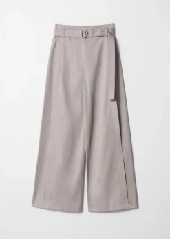 Hose mit weitem Bein und Gürtel