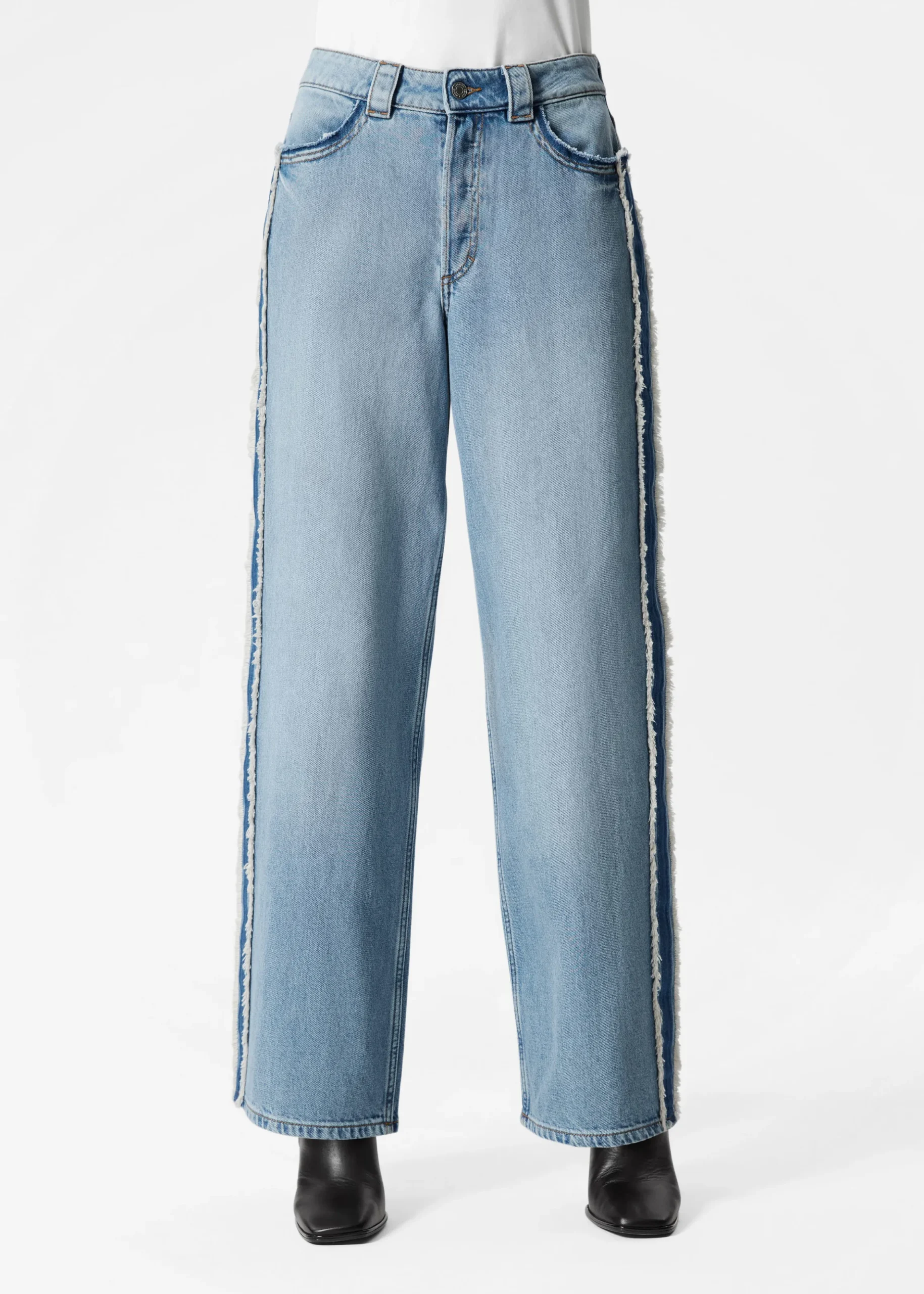 Jeans mit weitem Bein und Fransen