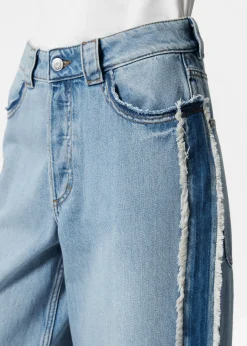 Jeans mit weitem Bein und Fransen