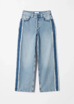 Jeans mit weitem Bein und Fransen