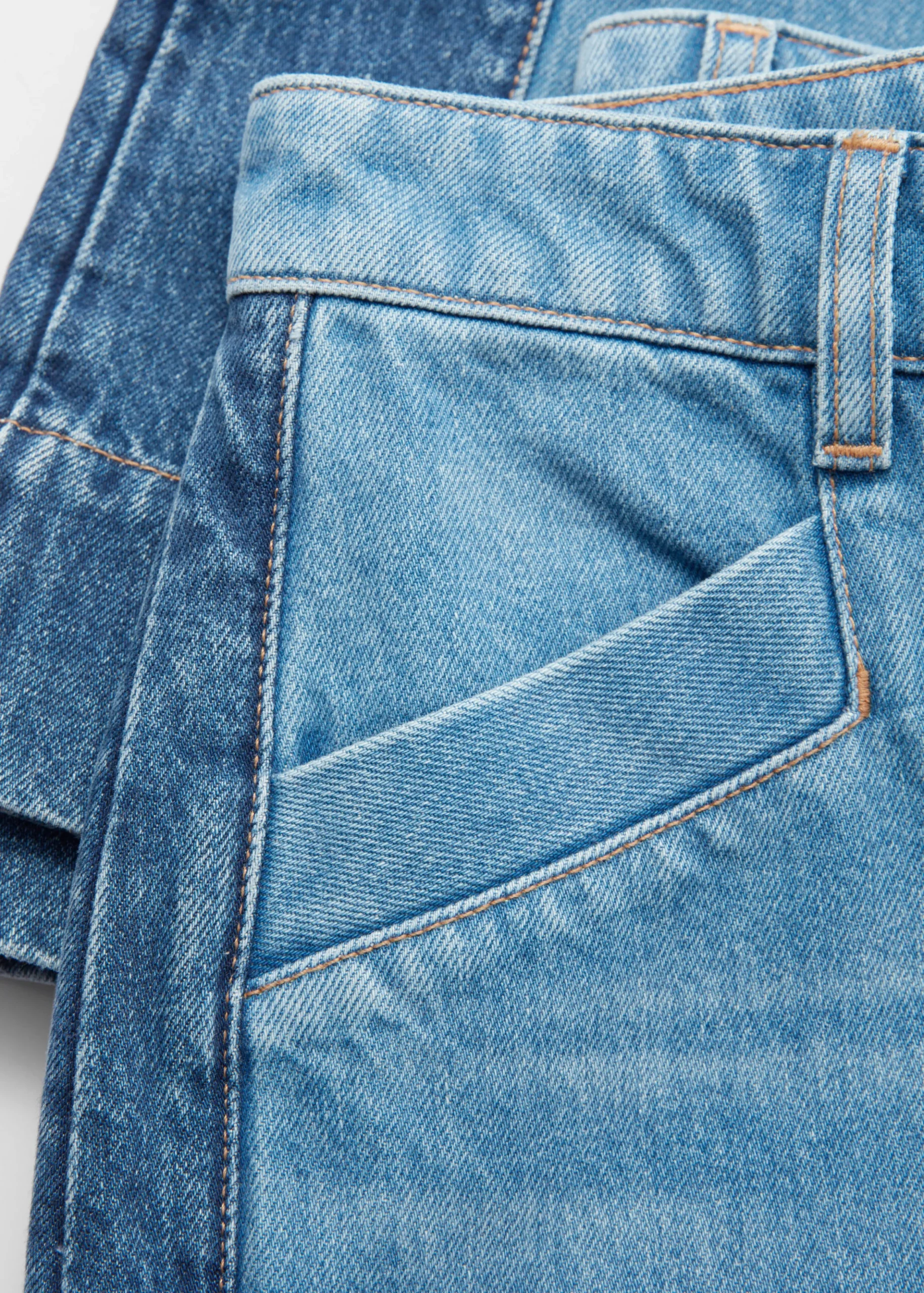Jeans mit weitem, langem Bein