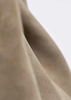 Klassische Tragetasche aus Veloursleder