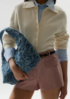 Kleine Tragetasche aus Denim mit Applikationen