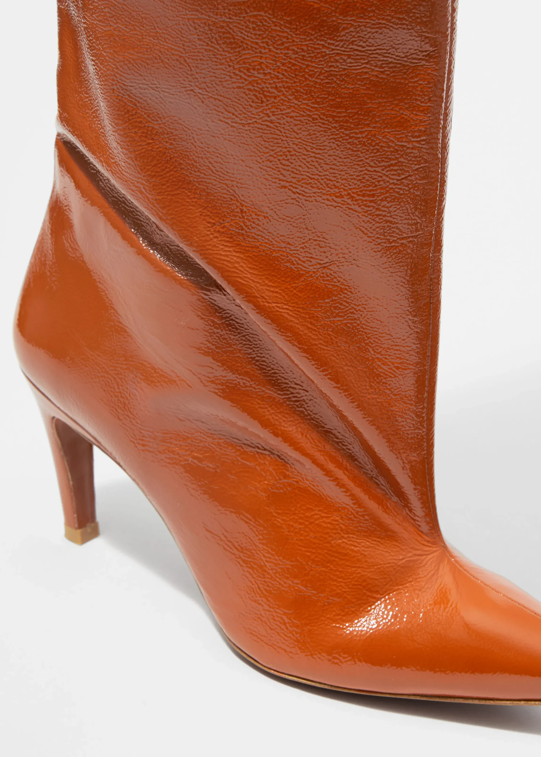 Kniehohe Stiefel aus Lackleder