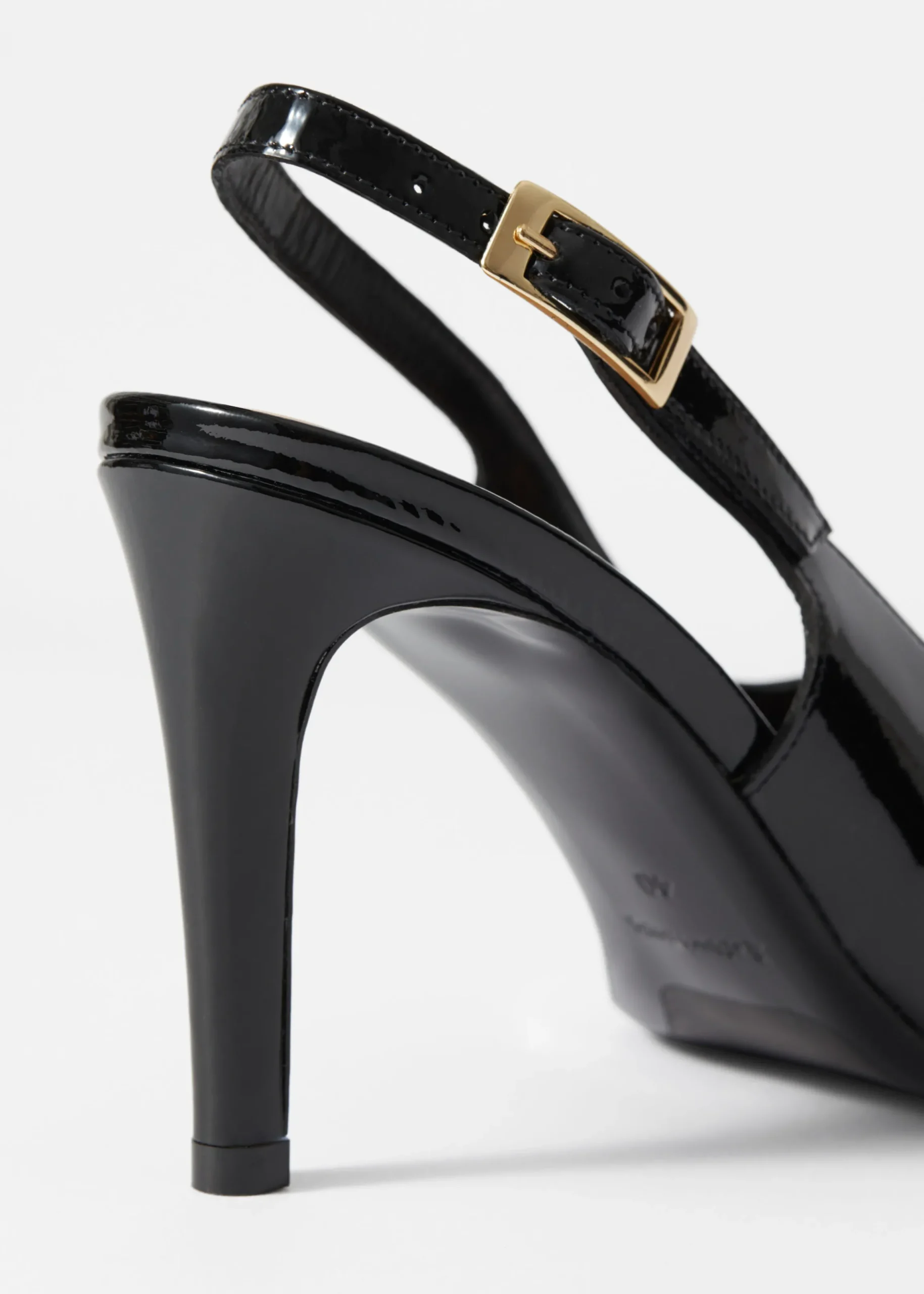 Lacklederpumps mit Slingback-Riemen