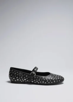 Lederballerinas mit Nieten