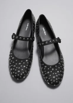 Lederballerinas mit Nieten