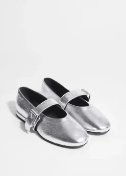 Leder-Ballerinas mit Schnalle