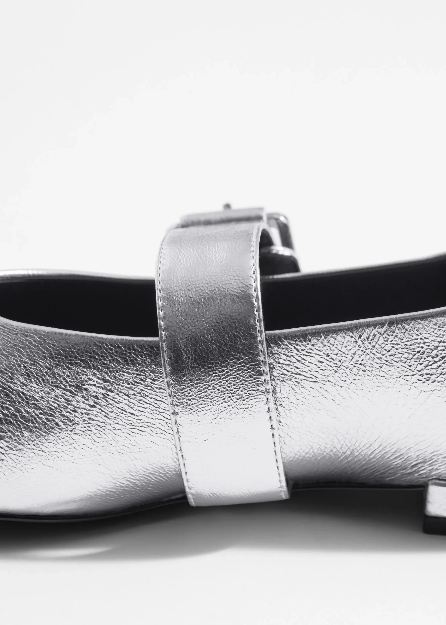 Leder-Ballerinas mit Schnalle