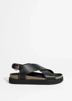 Ledersandalen mit überkreuzten Riemen