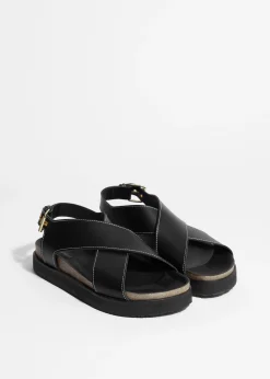 Ledersandalen mit überkreuzten Riemen