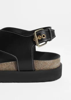 Ledersandalen mit überkreuzten Riemen