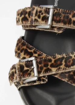 Ledersandalen mit überkreuzten Riemen